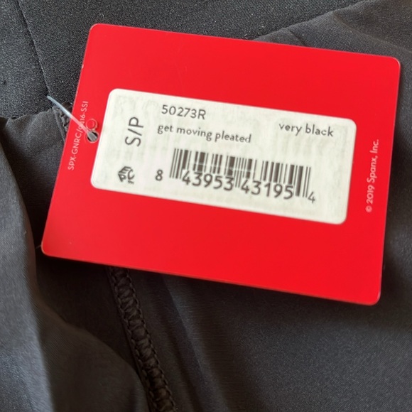 NWT Spanx Small The Get Moving Pleated Skort, black, built in shorts with pocket - Picture 2 of 6